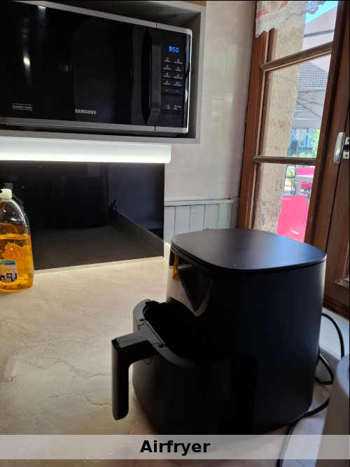 Airfryer Airfryer, un appareil de cuisson à air chaud qui permet de cuisiner des plats délicieux et savoureux sans graisse.