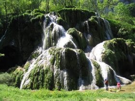 Cascade de tuf baume les messieurs