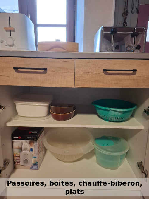 Vous trouverez également des passoires, des boîtes, un chauffe-biberon et des plats.
