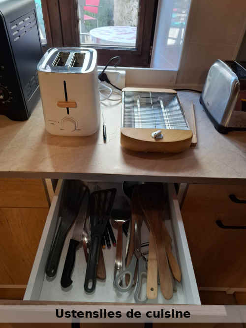 Vous trouverez également des ustensiles de cuisine.